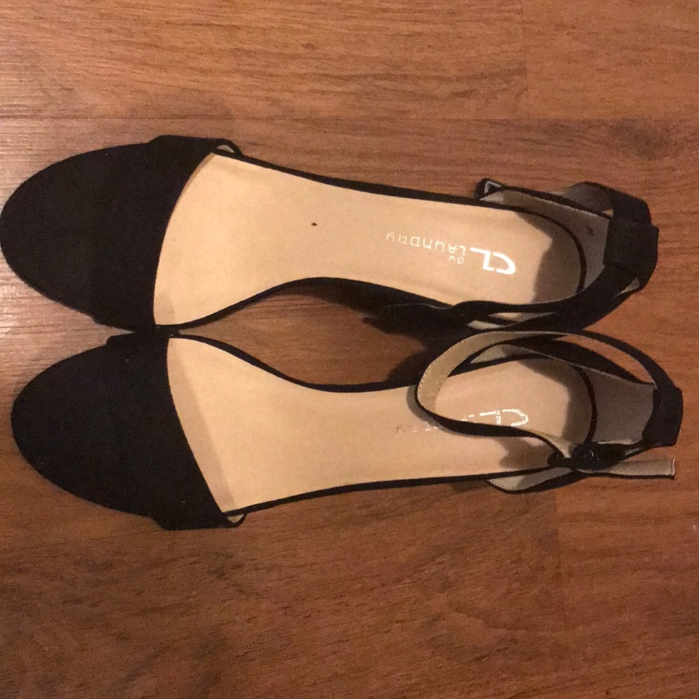 I am selling Black Heels.